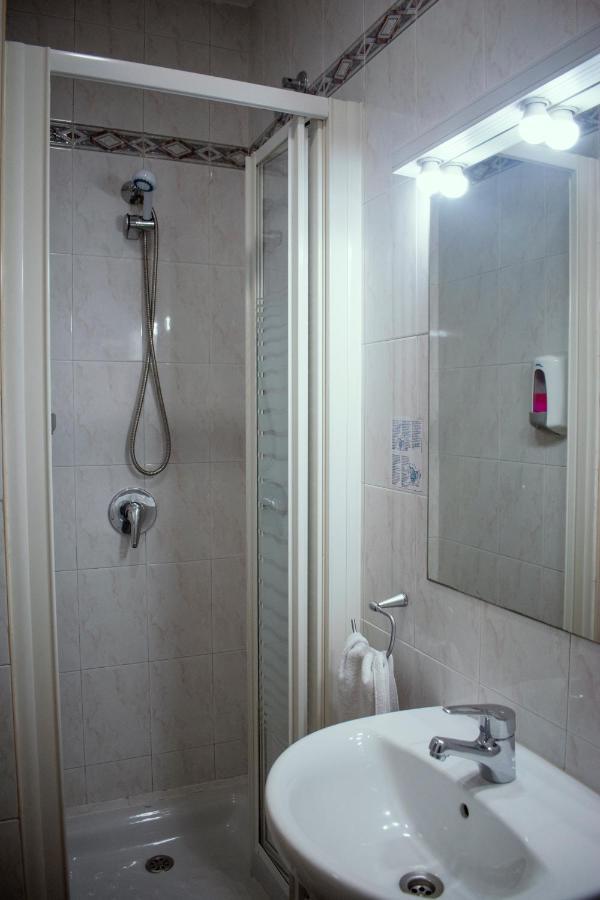 Hostal Artico Madrid Buitenkant foto