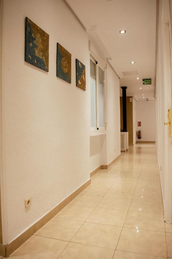 Hostal Artico Madrid Buitenkant foto