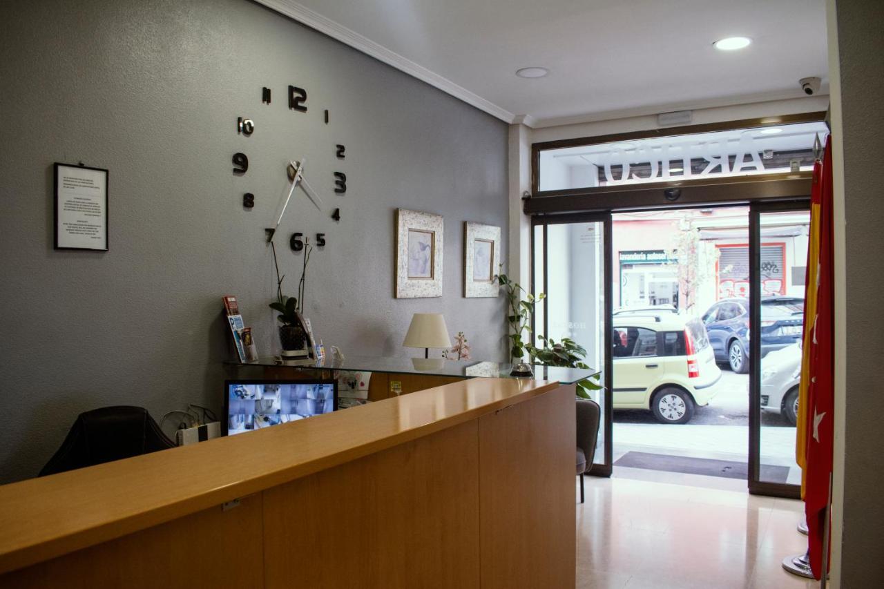 Hostal Artico Madrid Buitenkant foto