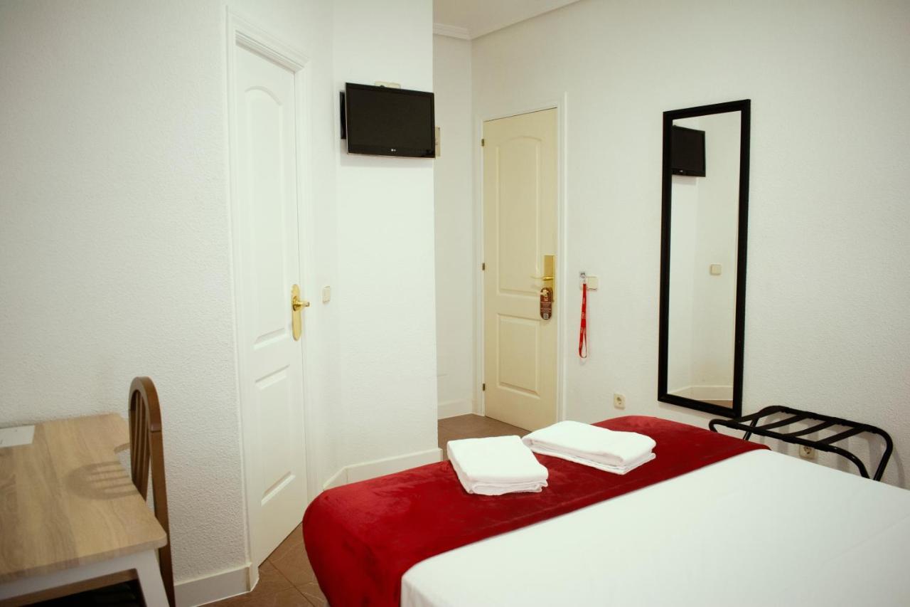 Hostal Artico Madrid Buitenkant foto