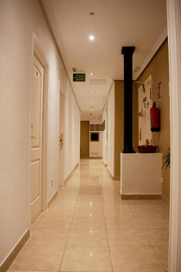 Hostal Artico Madrid Buitenkant foto